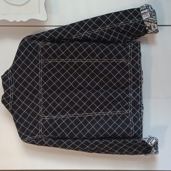 Reversible Jacket - 2 in one! Sz M. Black with quilt stitching, and blk and wht - Picture 2 of 7